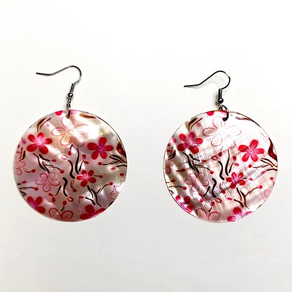 ⭐️HOST PICK⭐️ Pika Mother of Pearl Shell Pink Flower Dangle Earrings - Picture 3 of 5